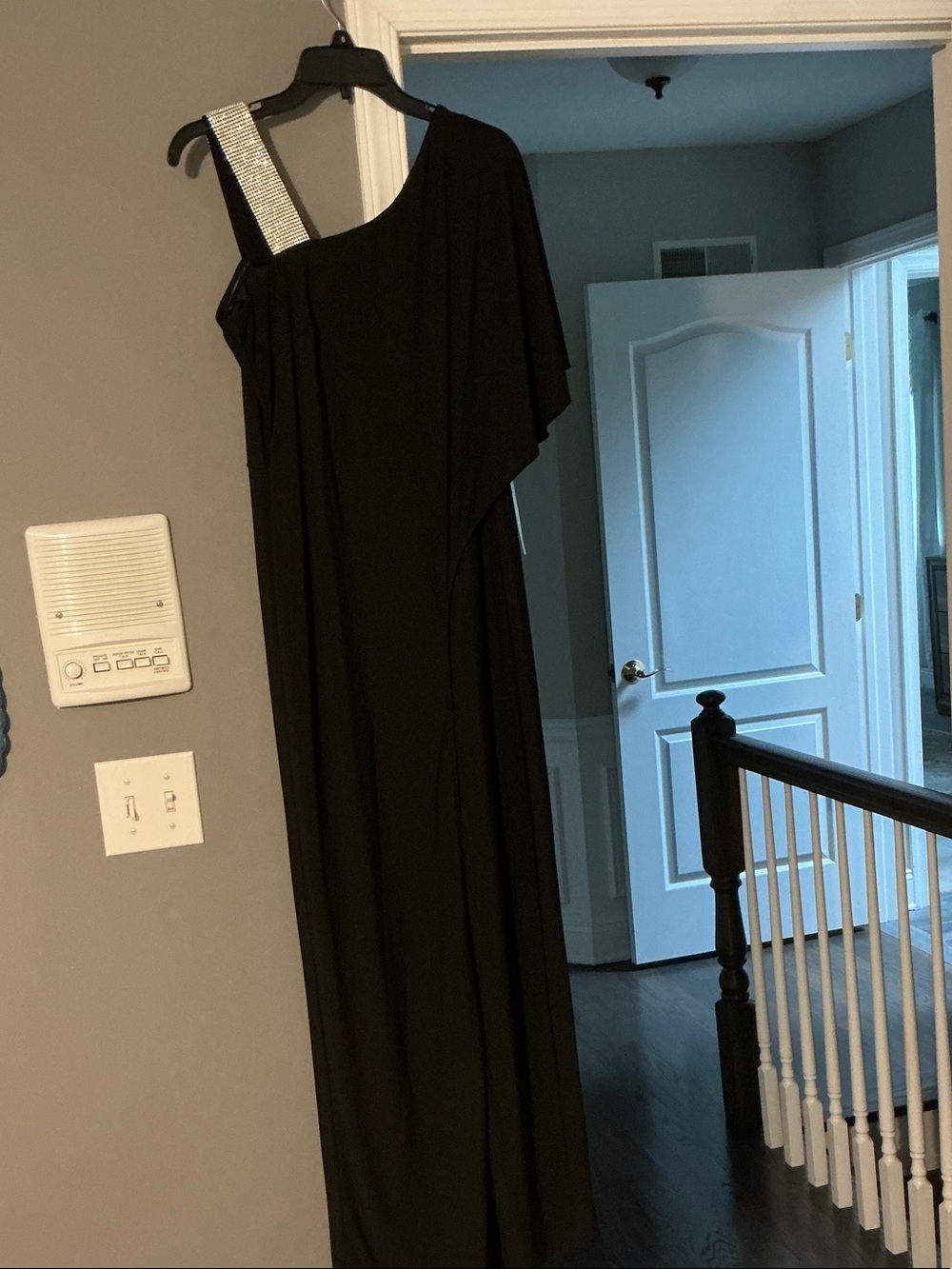 Elegant One-Shoulder Black Evening Jumpsuit with Embellished Strap
